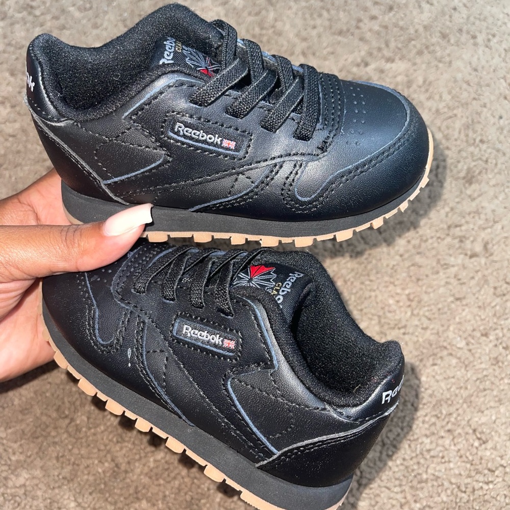 Reeboks🖤🤎